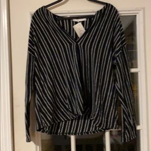 Long sleeve b and w top size medium by Lush NWT